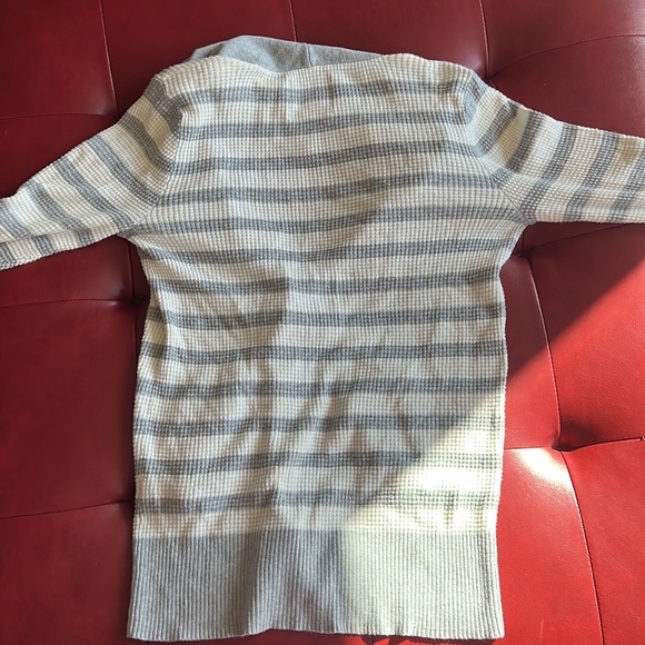 American Eagle Outfitters Sweater - Picture 5 of 5